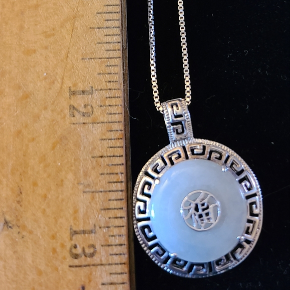 Vintage Silver and Celadon Jadeite Chinese Style Pendant and Silver 24in Chain - Picture 3 of 7